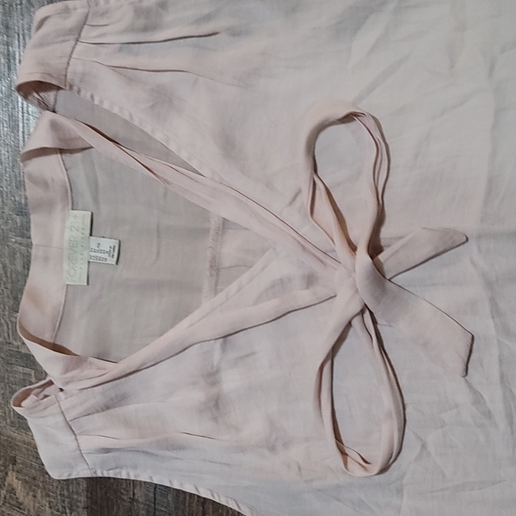 Very gently used pink blouse Forever 21 plus sizes US-OX CA-OT see through thin - Picture 3 of 8